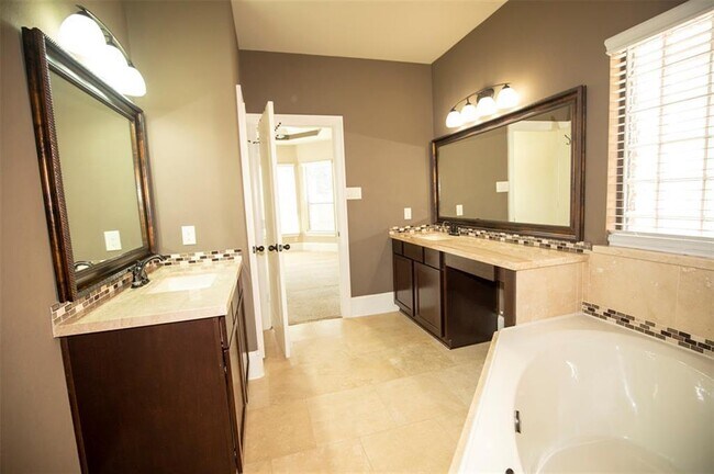 Building Photo - 21325 Kings Guild Ln