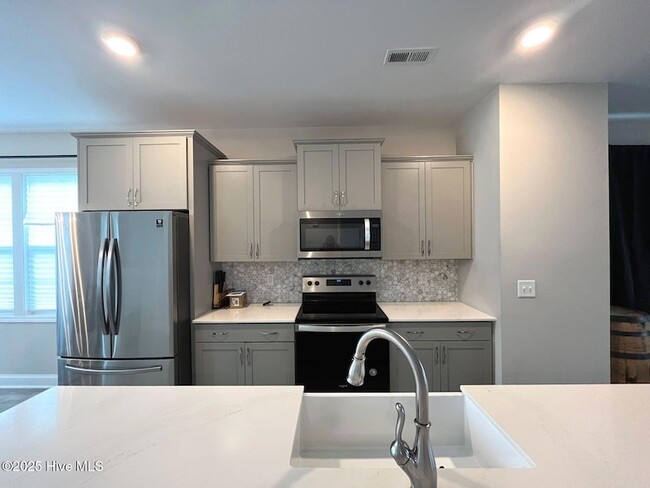 Building Photo - 60 Brownstone Ln