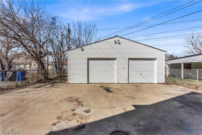 Building Photo - 10613 Sandusky Ave