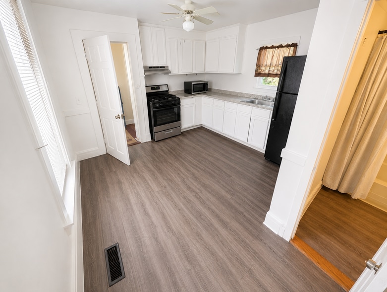 Kitchen - 380 Chatham St