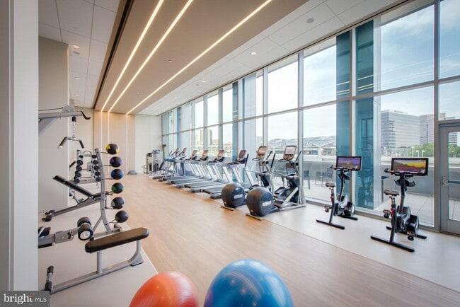 Building Photo - 7902 Tysons One Pl