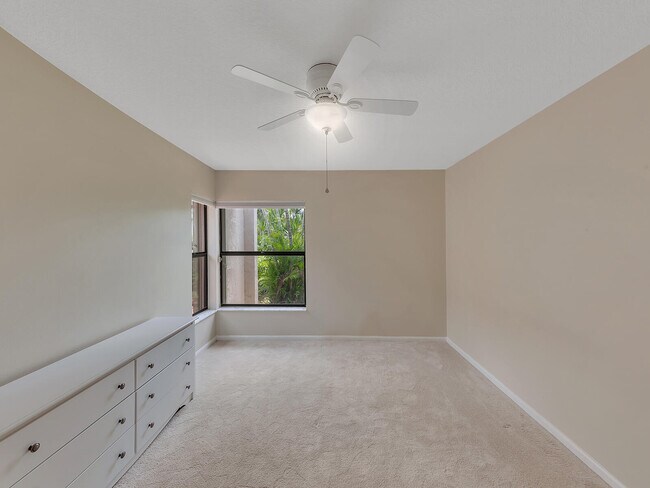 Building Photo - 7747 Villa Nova Dr