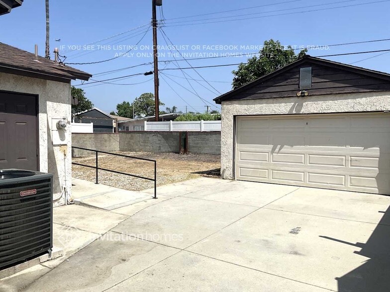 Building Photo - 13139 Archwood St