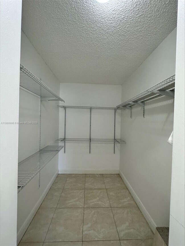 Building Photo - 6214 SW 131st Ct