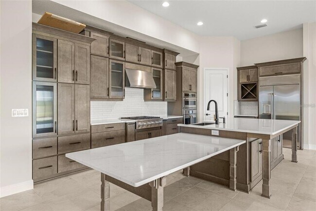 Building Photo - 1953 Arching Br