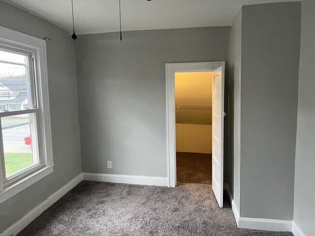 Building Photo - 1414 W Main St