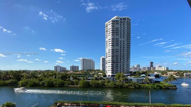 Building Photo - 20515 E Country Club Dr