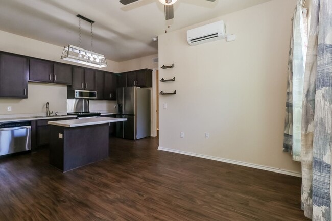 Building Photo - Amazing Austin condo!