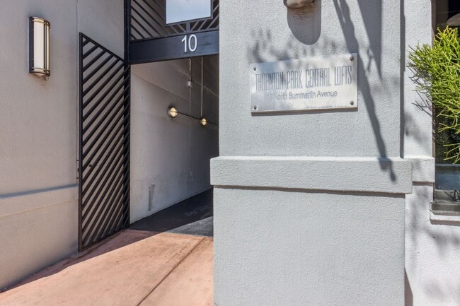 Building Photo - Loft Condo in Downtown Orlando