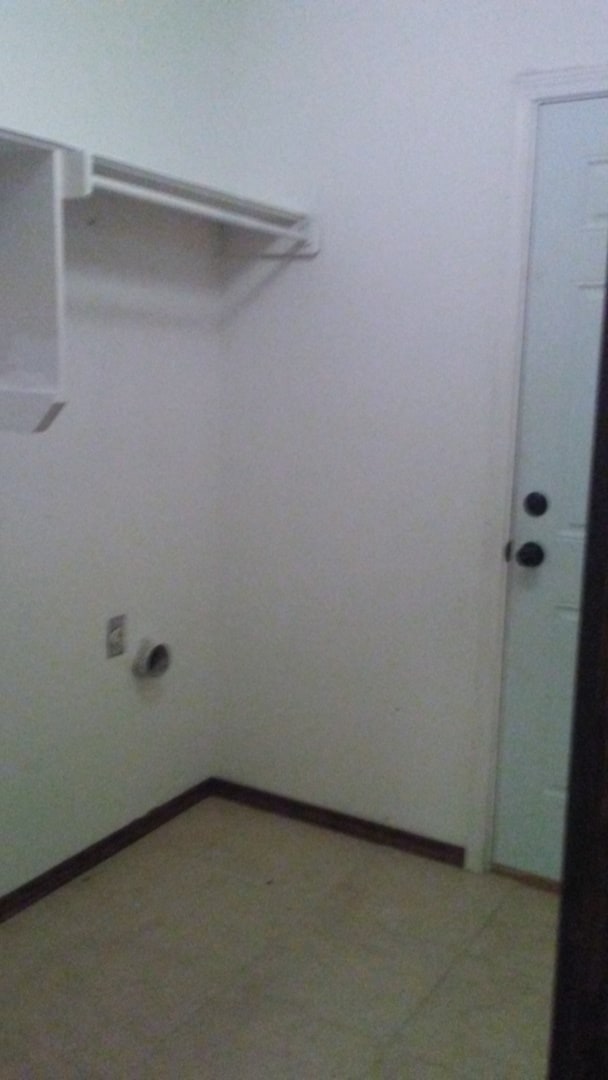 Building Photo - PRE-LEASING FOR FALL. 3 bed, 2 bath, 2 car garage home in Woodcreek Addition!