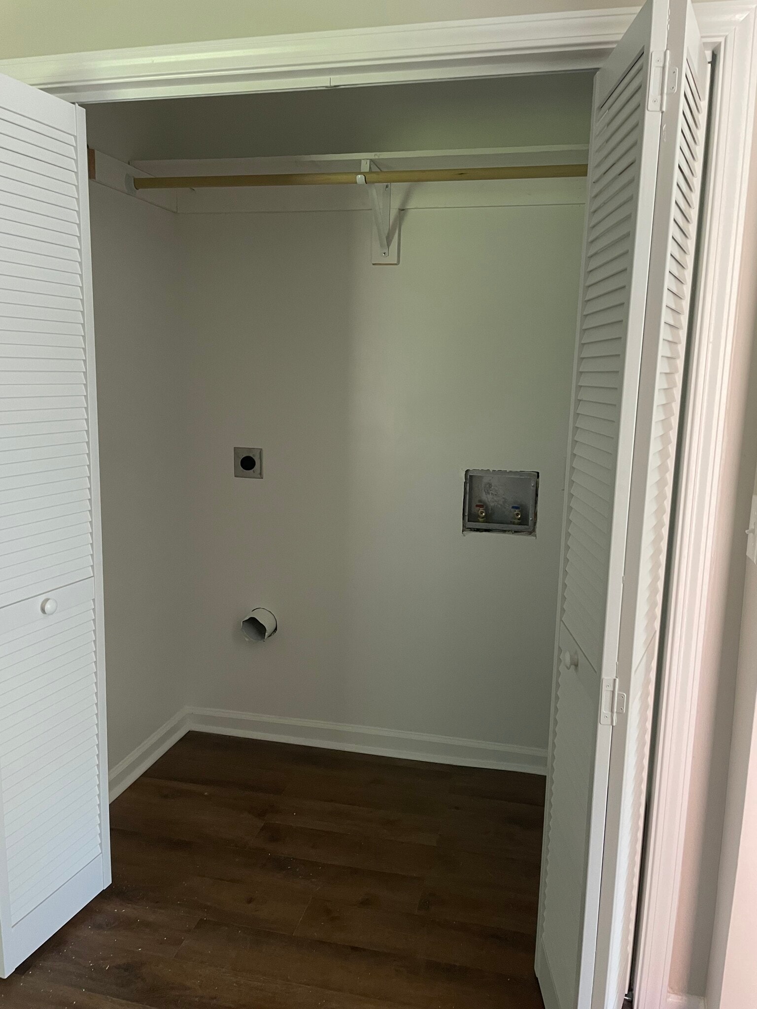 W/D closet - 1417 Cherrycrest Dr