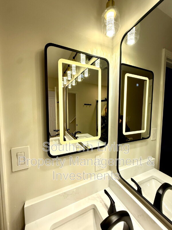 Building Photo - 8811 Roseton Ln