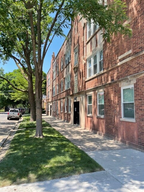 Building Photo - 2736 N Laramie Ave