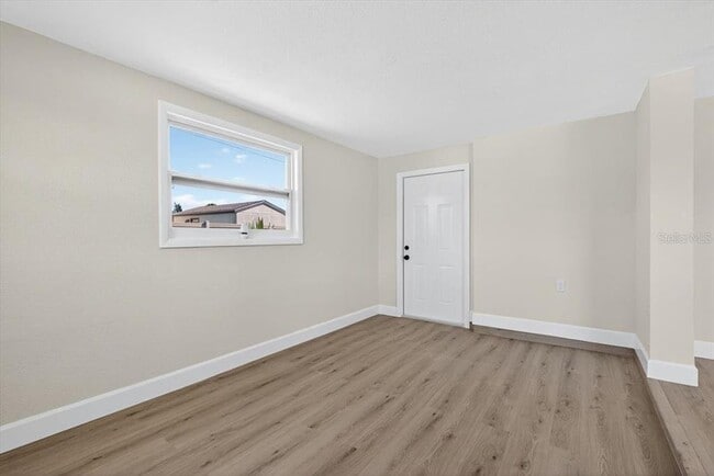 Building Photo - 420 Palm Creek Dr