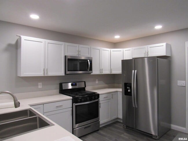 Building Photo - 240 5th St E