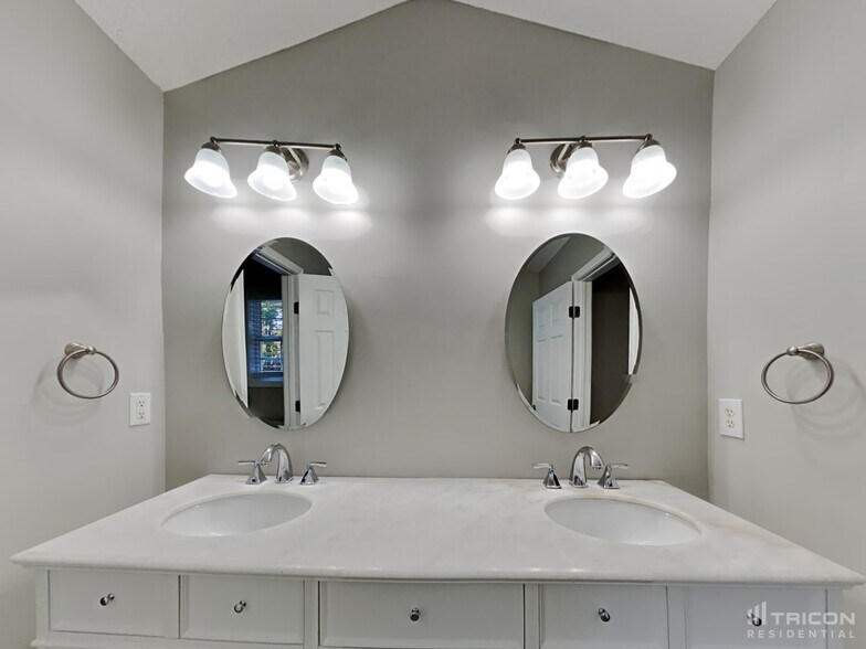 Building Photo - 374 Chesapeake Way