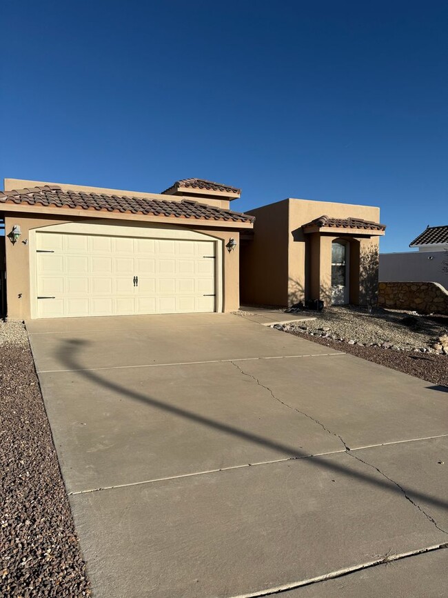 Building Photo - 2043 Villa Napoli Loop E