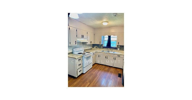 Building Photo - Beautifully Renovated 3BR, 1.5 Bath Home Ready for Move-In