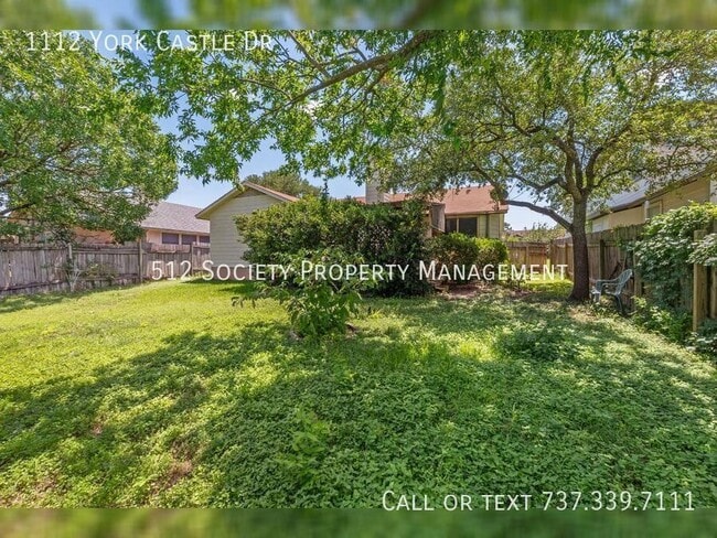 Building Photo - 1112 York Castle Dr