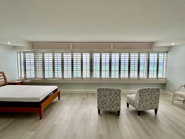 Building Photo - Colony Surf fully furnished and newly remodelled oceanfront "end unit" with parking + washer/drye...