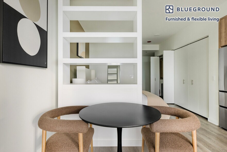 Building Photo - 1000 S Michigan Ave