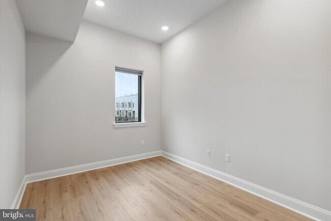 Building Photo - 2143 E Lehigh Ave