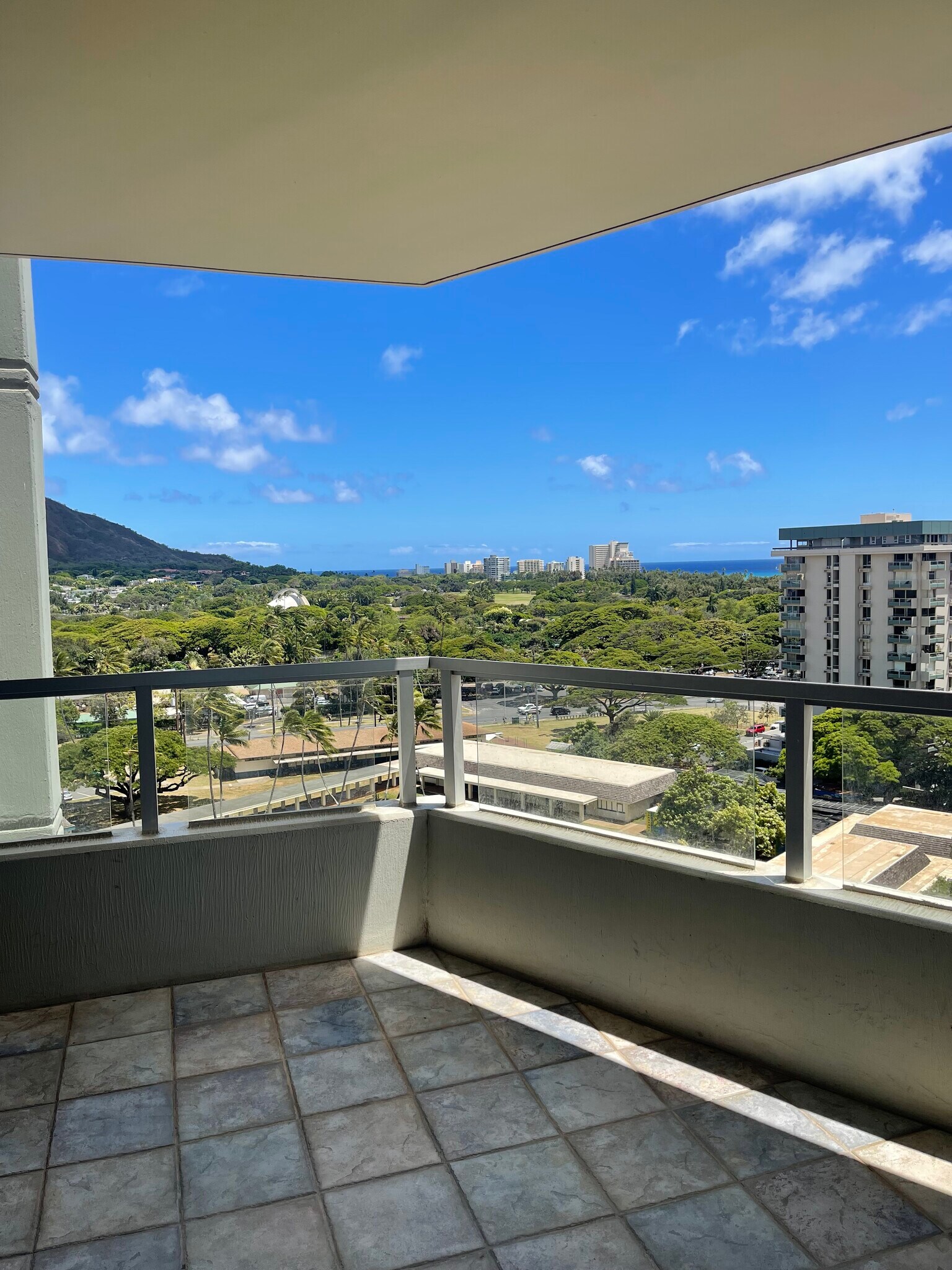 Building Photo - 2600 Pualani Way