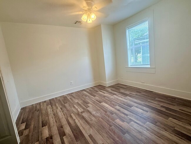 Building Photo - 2116 Creole St