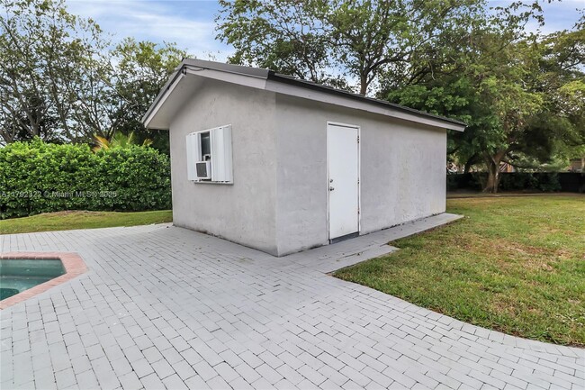 Building Photo - 9620 NW 26th Ct