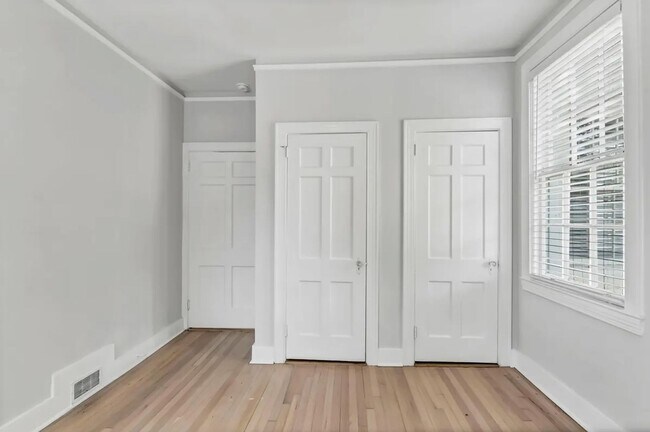 Building Photo - Pre-Leasing for the 26-27 School Year! - H...