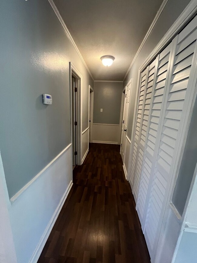 Building Photo - New Listing!
