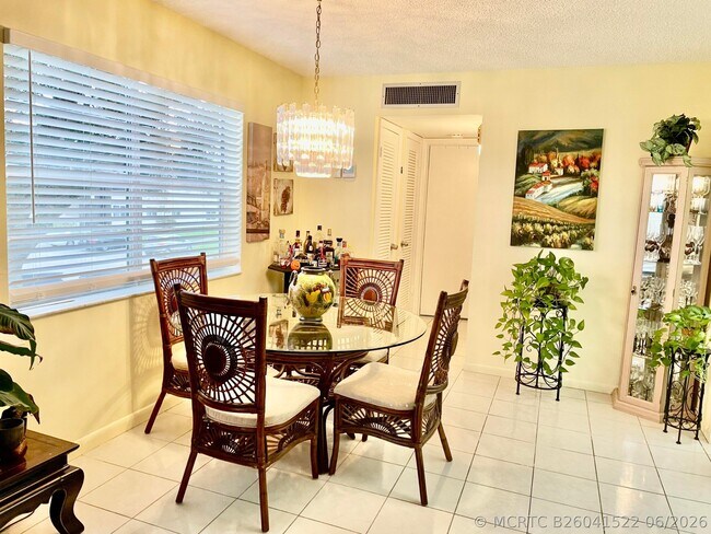 Building Photo - 816 Normandy Ln