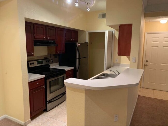 Building Photo - 2 bedroom 2 bath Condo  with Balcony in Lake Buena Vista