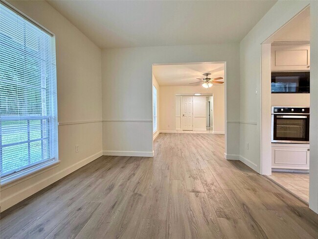 Building Photo - 2043 Cherry Laurel Dr