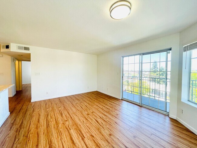 Building Photo - July Month's Rent $1000 Discount-Beautifully Upgraded 2 Bedroom Apartment For Rent!