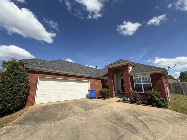 Building Photo - 650 Little Farm Rd