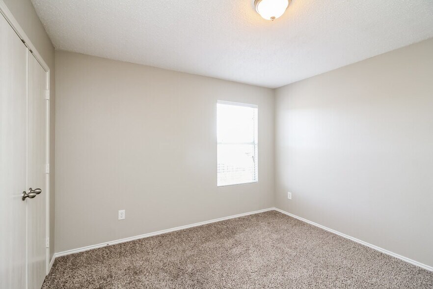 Building Photo - 717 Lovern St