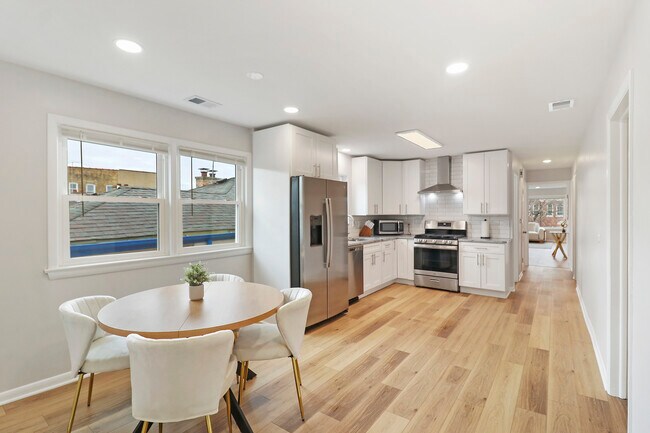 Building Photo - 135 Custer Ave