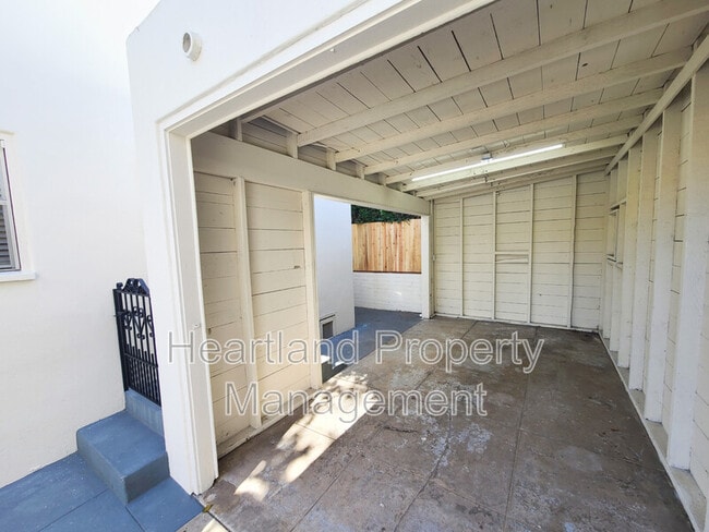 Building Photo - 2285 Fort Stockton Dr