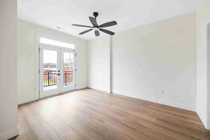 Building Photo - 395 Church St N