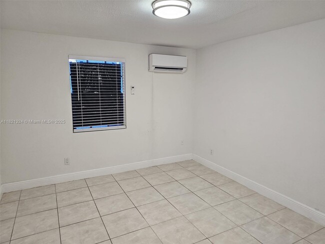 Building Photo - 651 SW 66th Ave