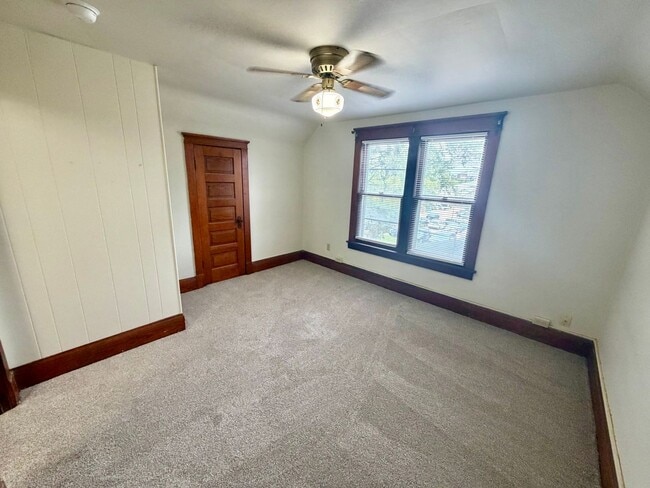 Building Photo - 311 E Beecher St