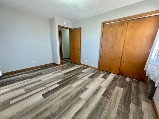 Building Photo - 4 bed, 2 bath acreage in Pickrell area