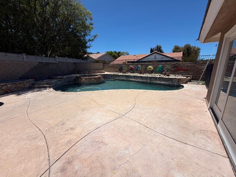 Building Photo - 251 Asta Ct