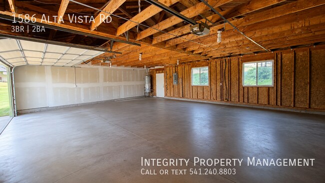 Building Photo - 1586 Alta Vista Rd