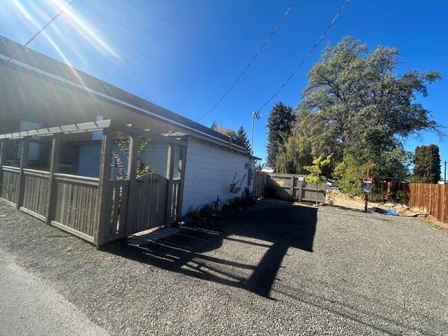 Building Photo - Newly Remodeled Studio in Downtown Redmond