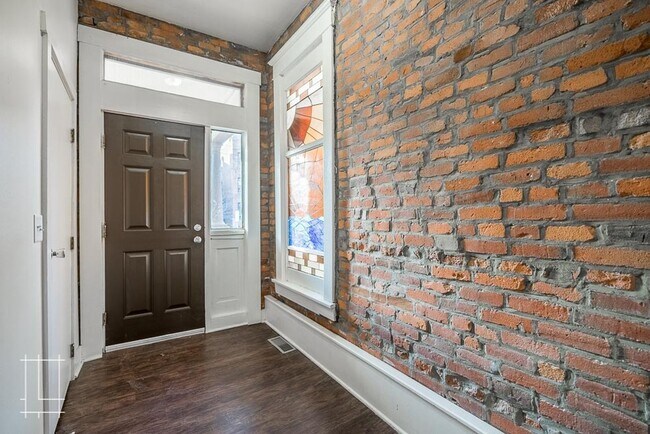 Building Photo - 812-814 Neil Ave