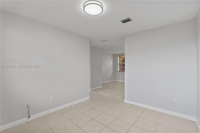 Building Photo - 1655 NE 33rd Rd