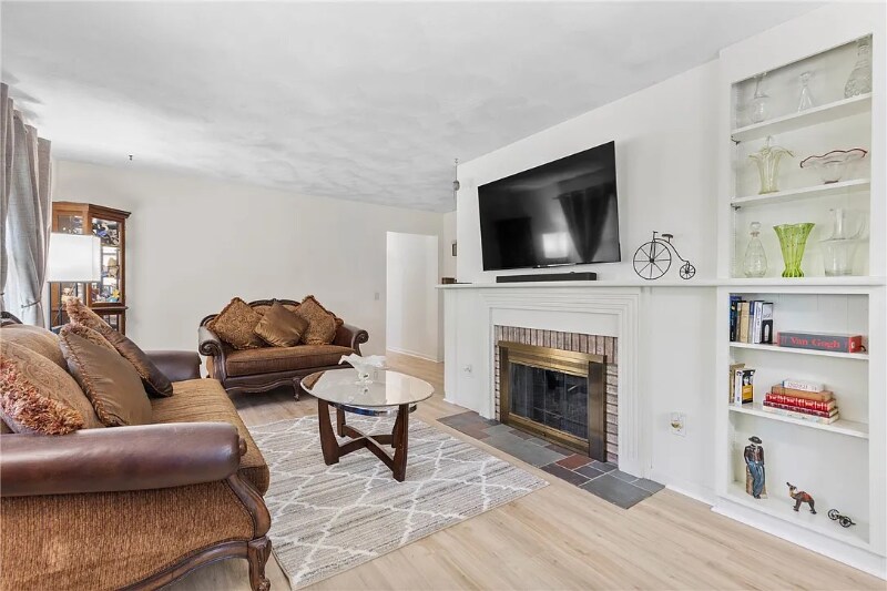 Building Photo - 178 S Main St