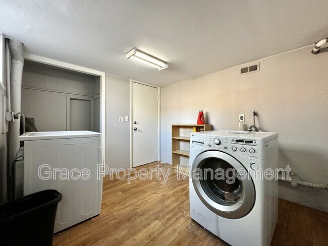 Building Photo - 1570 Tamarac St